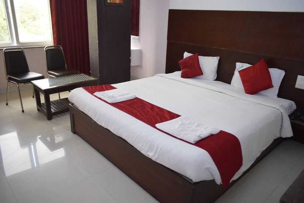 Hotel Sumith Palace Pondicherry Exterior foto